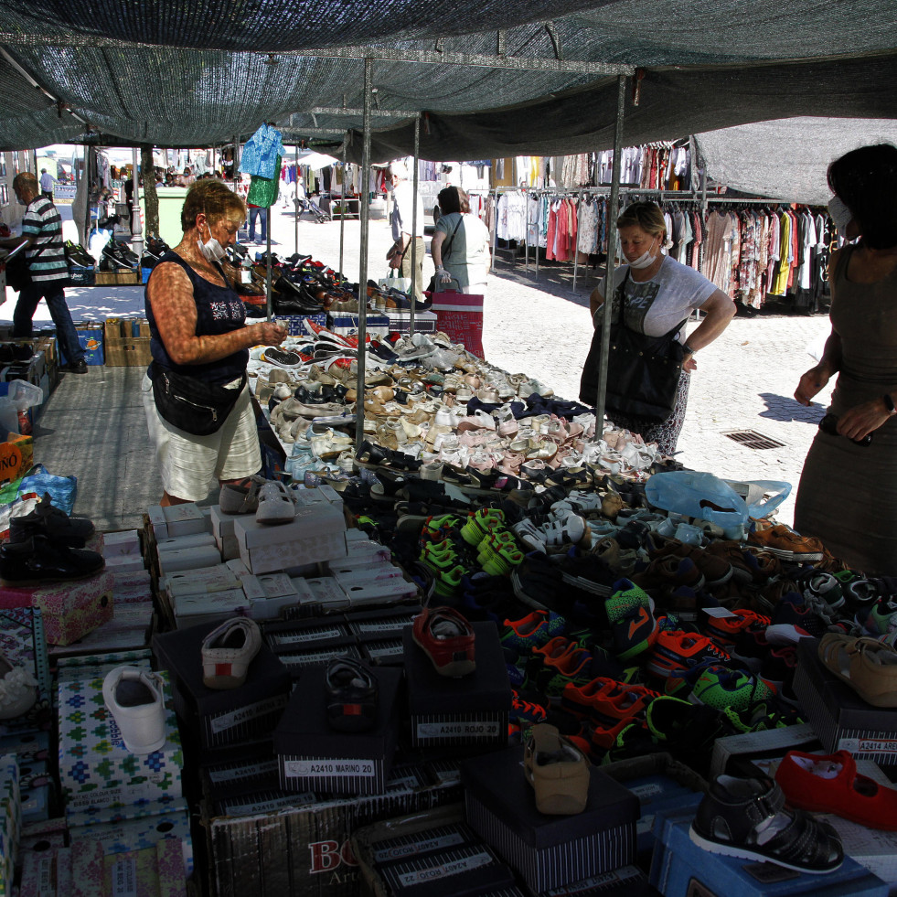 Cambados actualiza el censo del mercadillo y busca adjudicar nuevos puestos antes de agosto