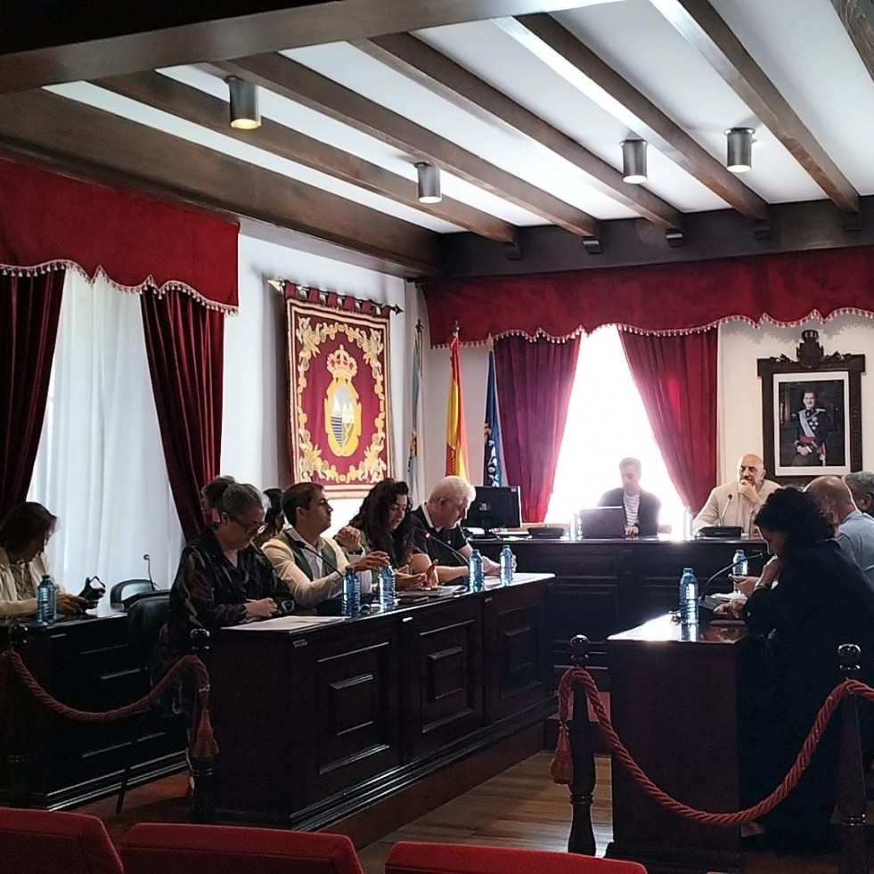A Pobra aprueba los presupuestos de 2025 por casi 11 millones de euros en un Pleno extraordinario