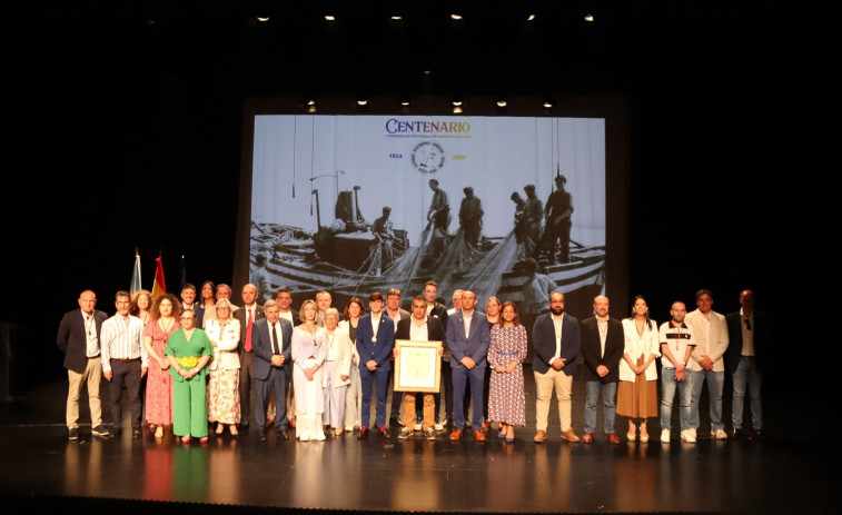 La Confraría de Carreira e Aguiño recibe la Medalla de Ouro de Ribeira