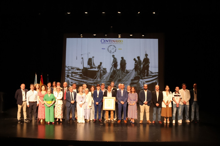 La Confraría de Carreira e Aguiño recibe la Medalla de Ouro de Ribeira