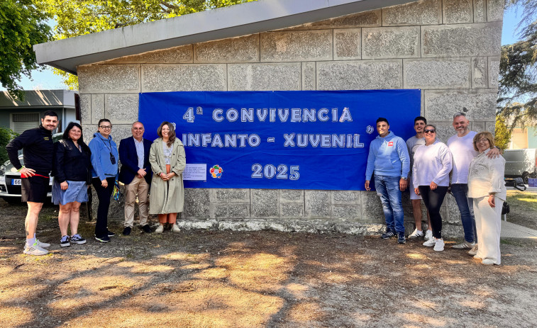 Javier Tourís visita la IV edición de Convivencia Infanto-Juvenil en el albergue local As Sinas
