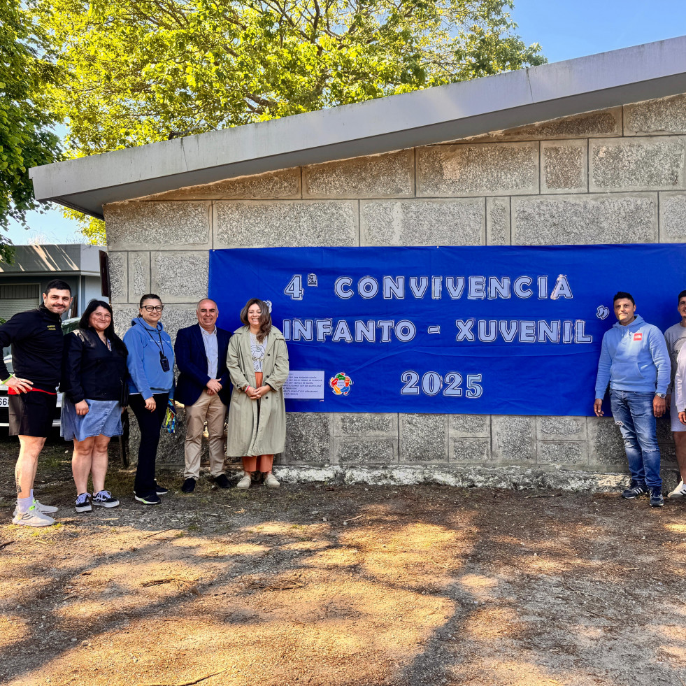 Javier Tourís visita la IV edición de Convivencia Infanto-Juvenil en el albergue local As Sinas