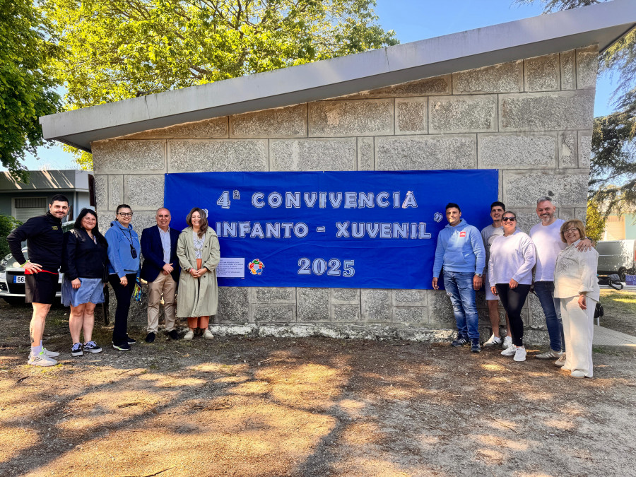 Javier Tourís visita la IV edición de Convivencia Infanto-Juvenil en el albergue local As Sinas