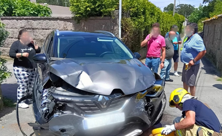 Accidente de tráfico con un herido leve en A Revolta