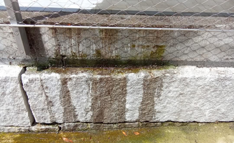 Vecinos de Portonovo denuncian filtraciones de agua tras las obras hechas en A Peixeira
