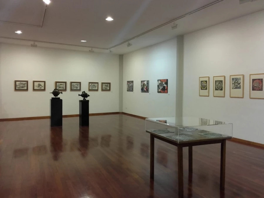 El Museo do Gravado de Ribeira promueve una exposición basada en la emigración gallega