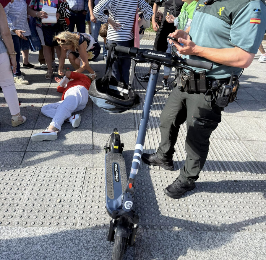 Una mujer de 74 años resulta herida leve tras ser atropellada por un patinete eléctrico en Sanxenxo