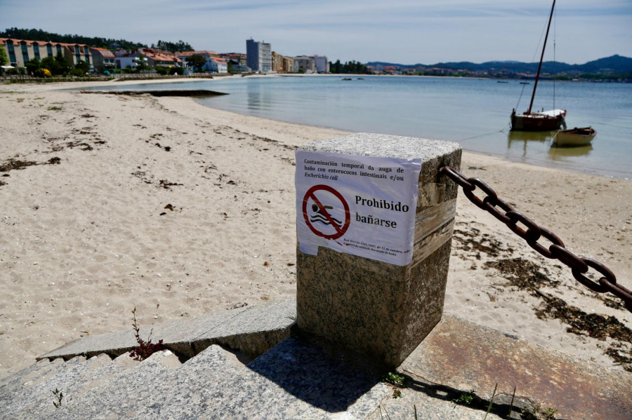 La analítica favorable permite reabrir al baño la playa de A Covacha tras varios días cerrada