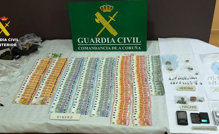 Desmantelados dos puntos de venta de drogas en Boiro con más de 600 dosis incautadas