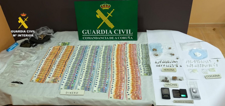Desmantelados dos puntos de venta de drogas en Boiro con más de 600 dosis incautadas
