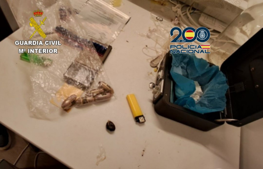 Desarticulan un punto de distribución de droga en As Sinas con tres detenidos