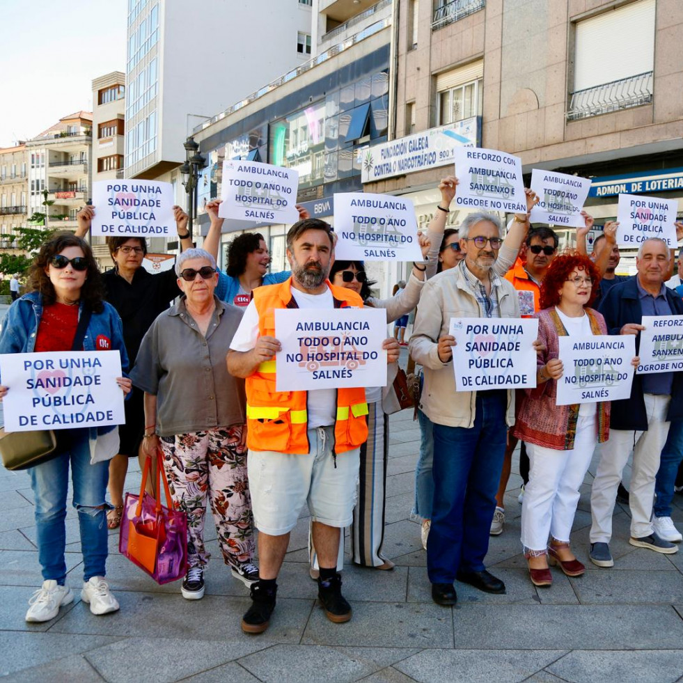 El BNG recoge firmas para exigir una ambulancia medicalizada permanente