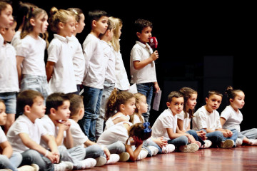 Colegio de Rubiáns sabela na vila
