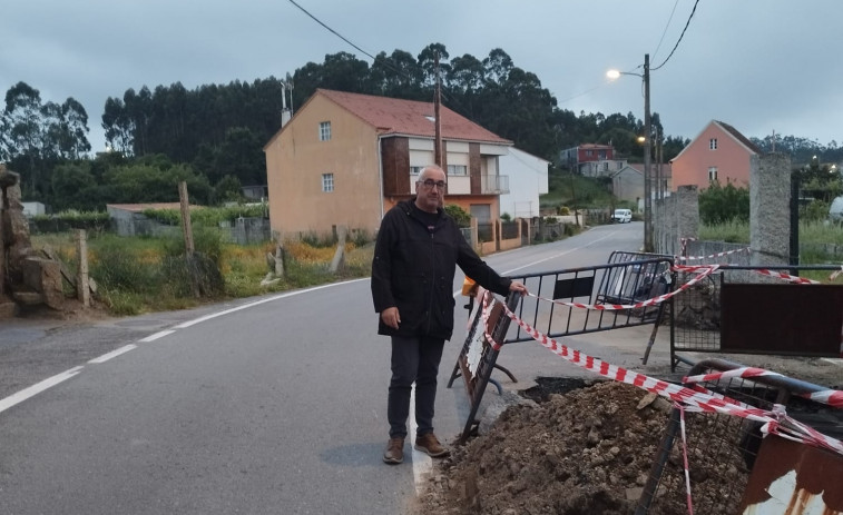 Una nueva rotura de la tubería provoca, de nuevo, un corte de agua en la zona de Meloxo