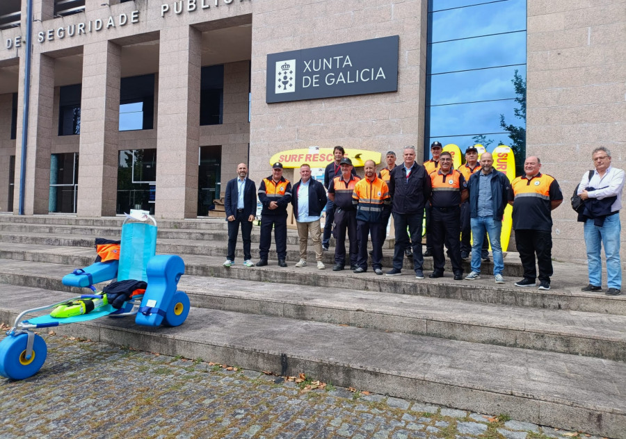 Boiro refuerza la seguridad en sus playas con un nuevo kit de emergencias