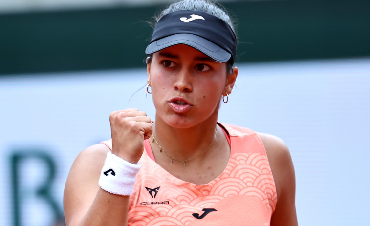 Jéssica Bouzas avanza a tercera ronda en Roland Garros al sobrevivir a la batalla con Montgomery