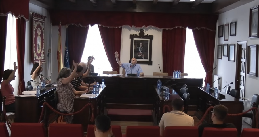 El PP abandona el Pleno tras recibir críticas por su moción de irregularidad en contratos