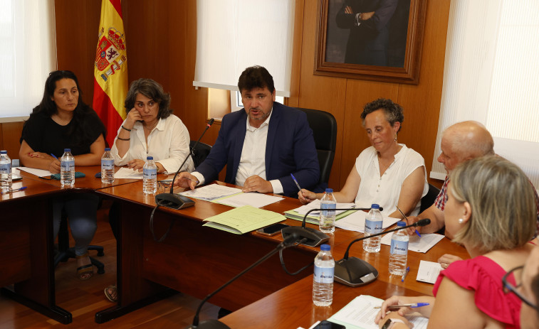 Meaño comprará los terrenos para recuperar el campo de fútbol de Xil y gestiona suelo para vivienda social