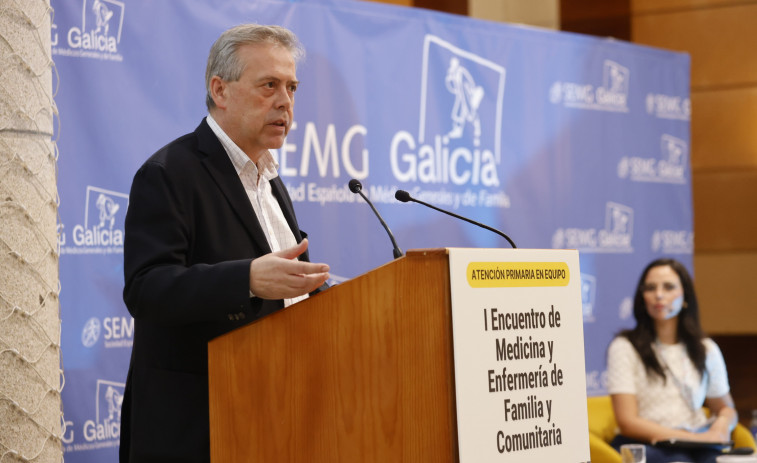 El conselleiro de Sanidad destaca en Sanxenxo las 260 plazas de medicina y enfermería comunitaria