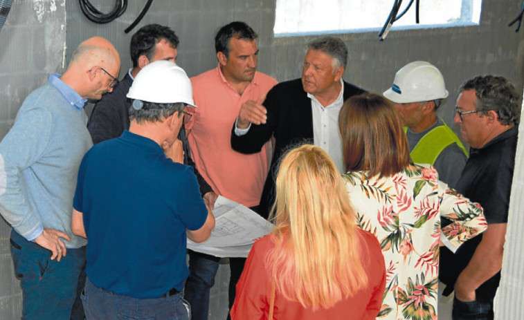 Inician las obras para habilitar una biblioteca, un centro de mayores y el FP de hostelería en el colegio de O Cruceiro
