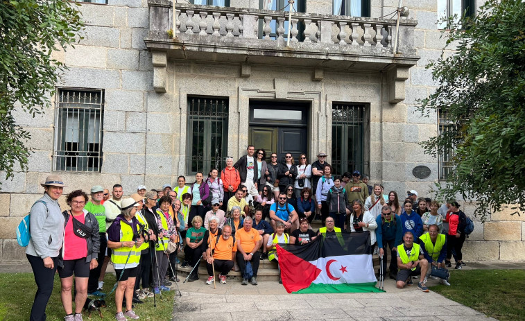 Vilanova muestra su solidaridad al pueblo saharaui con la novena edición de su andaina