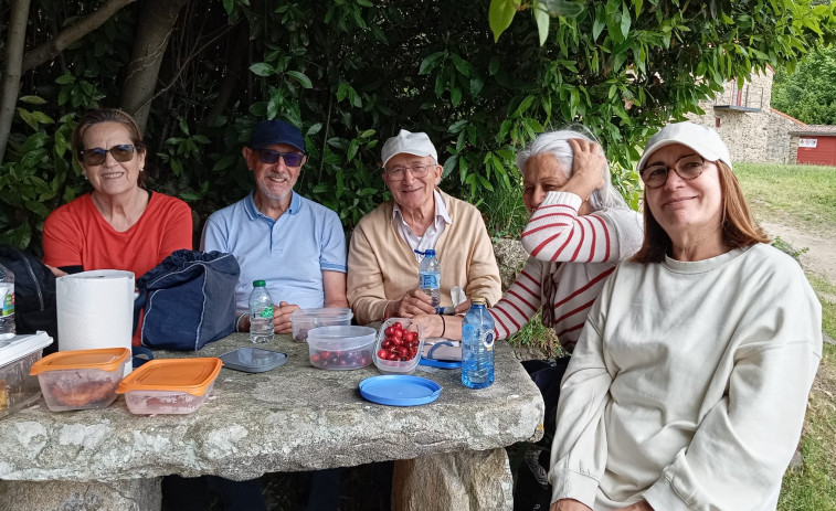 O Faiado da Memoria descubrió los secretos de Cortegada en una excursión de todo el día a la isla carrilexa