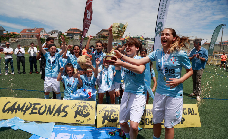 As Celtas levanta el trofeo de la II RC Soccer Cup