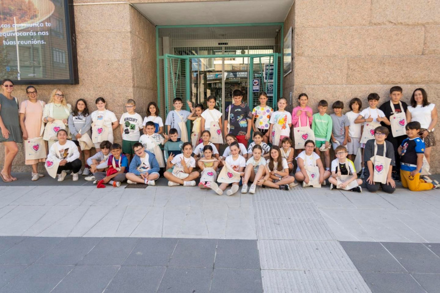 Colegios de Sanxenxo visitan las plazas de abastos con motivo del ‘Quere o teu mercado’