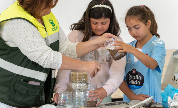 El Concello de Sanxenxo conciencia a los alumnos de O Cruceiro sobre el ahorro y la depuración del agua