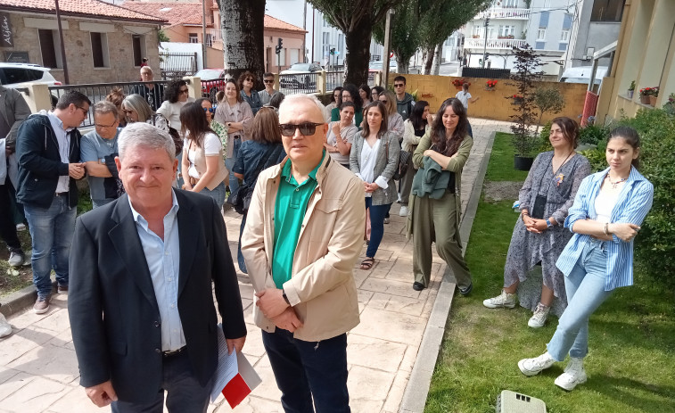 El colegio O Grupo inicia su 75º aniversario con diferentes discursos y la simbólica plantación de un árbol
