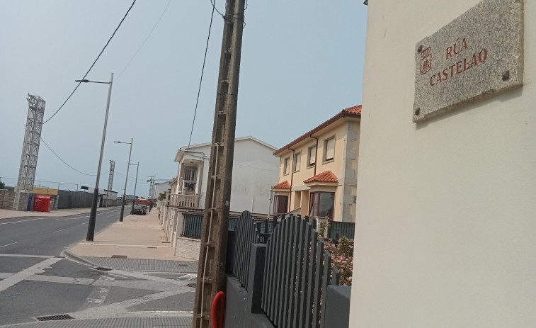 Catorce empresas se interesan por pavimentar la Rúa Castelao en Aguiño