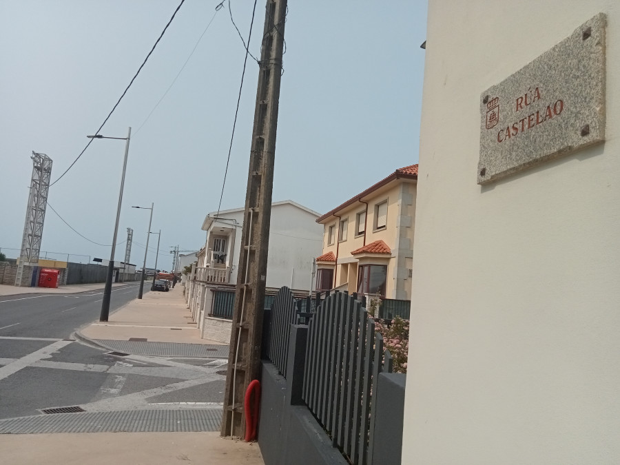 Catorce empresas se interesan por pavimentar la Rúa Castelao en Aguiño