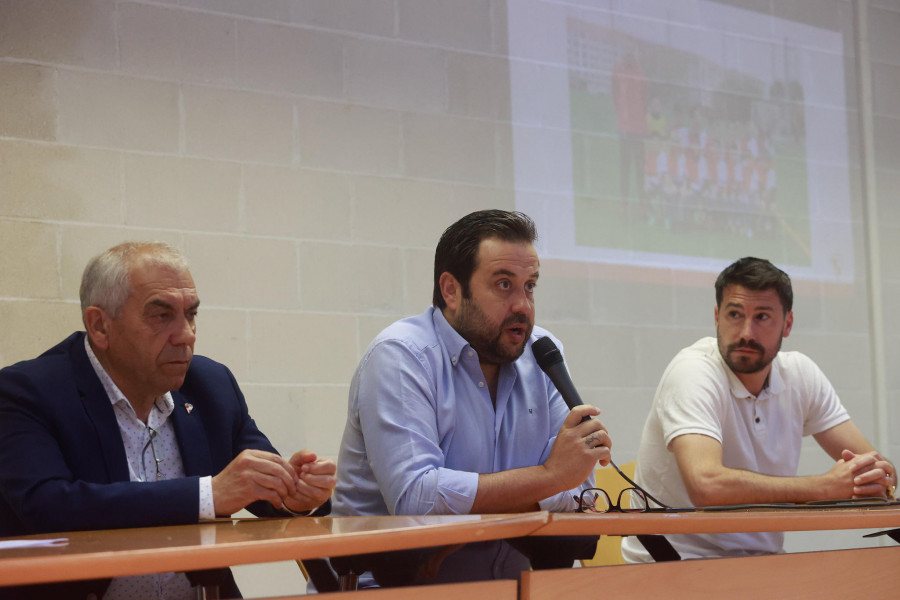 El Arosa fulmina a Dani Abalo diez días después de dar la cara en la asamblea