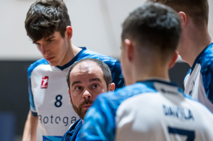 El Rotogal Boiro renueva al técnico Adrián Alves y al jugador Alan Davila