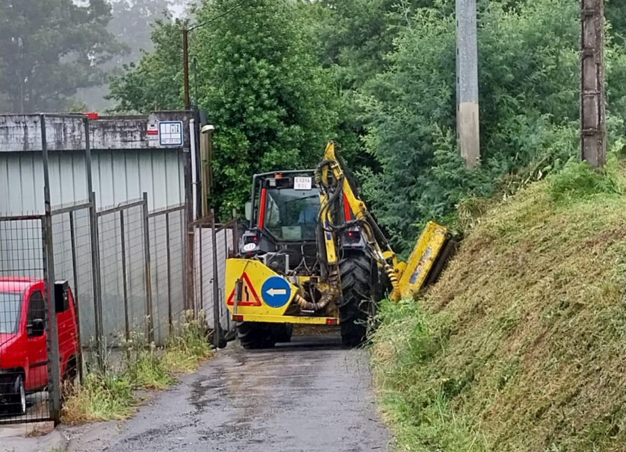 Caldas prioriza los caminos de acceso a fiestas parroquiales en su segunda fase de limpieza