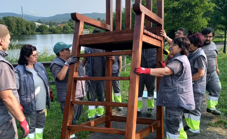 Una silla gigante: el nuevo atractivo turístico de la laguna Mina Mercedes