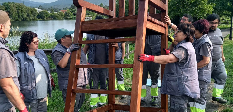 Una silla gigante: el nuevo atractivo turístico de la laguna Mina Mercedes