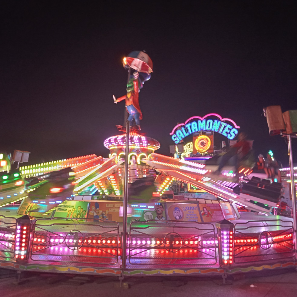 El Gobierno de Ribeira decide trasladar las atracciones de feria de las fiestas de verano al Malecón y Rúa Canarias
