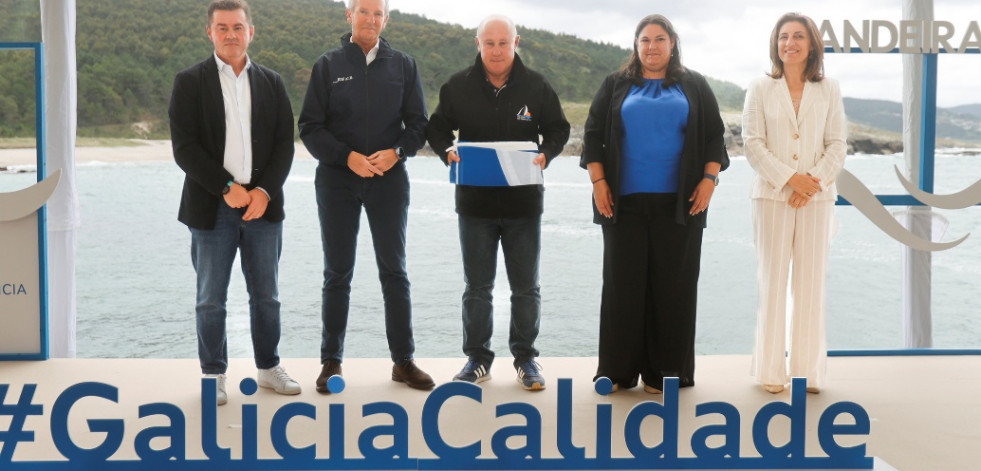 El Club Náutico-Deportivo San Vicente do Mar recibe por tercer año consecutivo la bandera azul