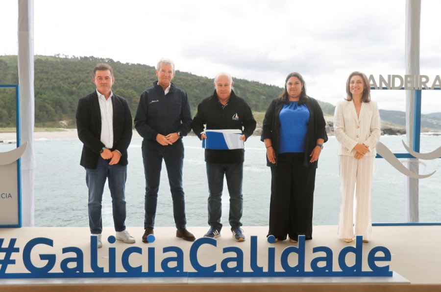 El Club Náutico-Deportivo San Vicente do Mar recibe por tercer año consecutivo la bandera azul