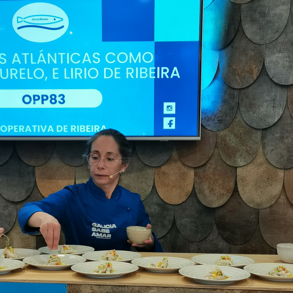 Un showcooking con pescados de Ribeira cautiva al público de la feria Salimat