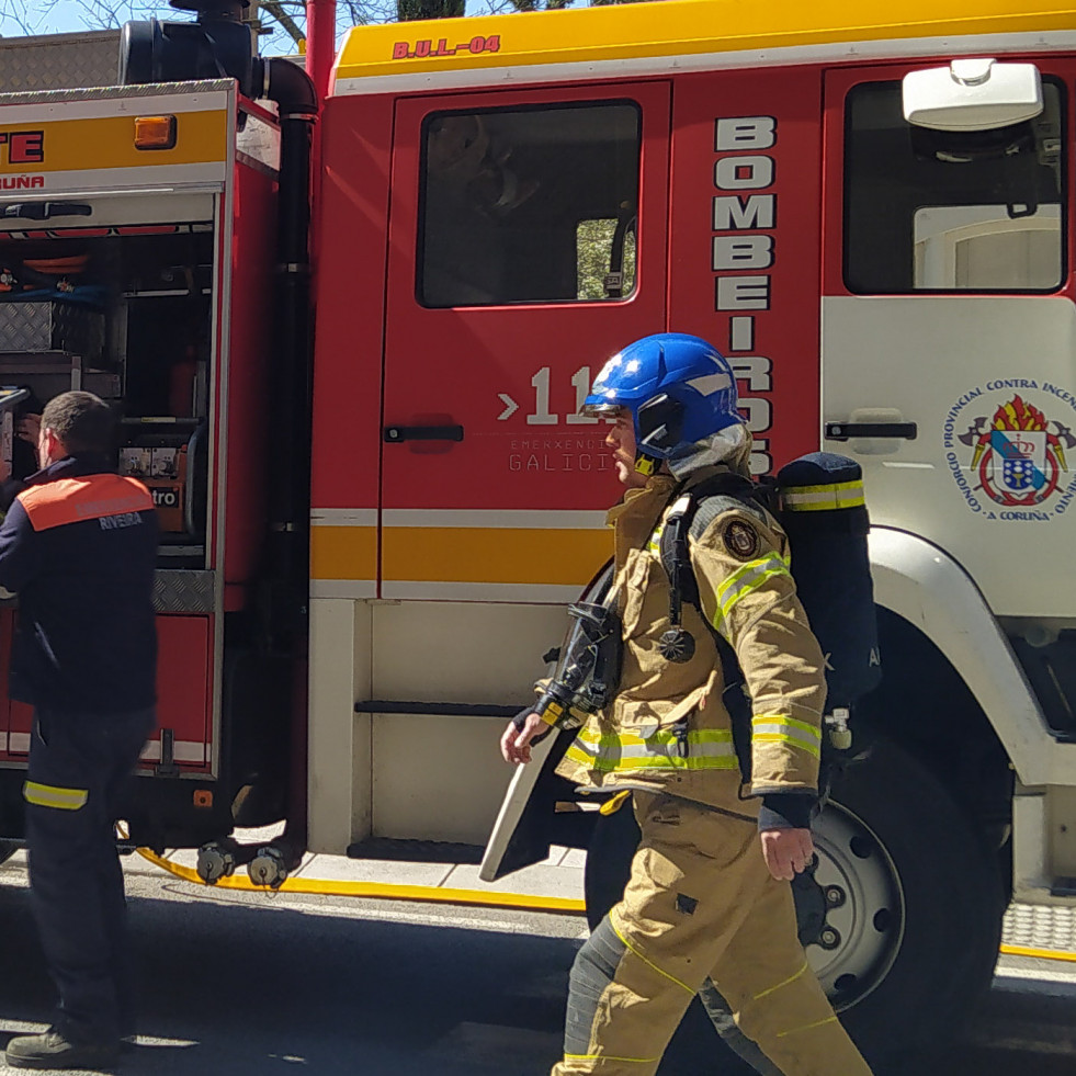 Rescatada una mujer en la terraza de su ático en Palmeira al quedar encerrada tras bajarse la persiana y no poder levantarla