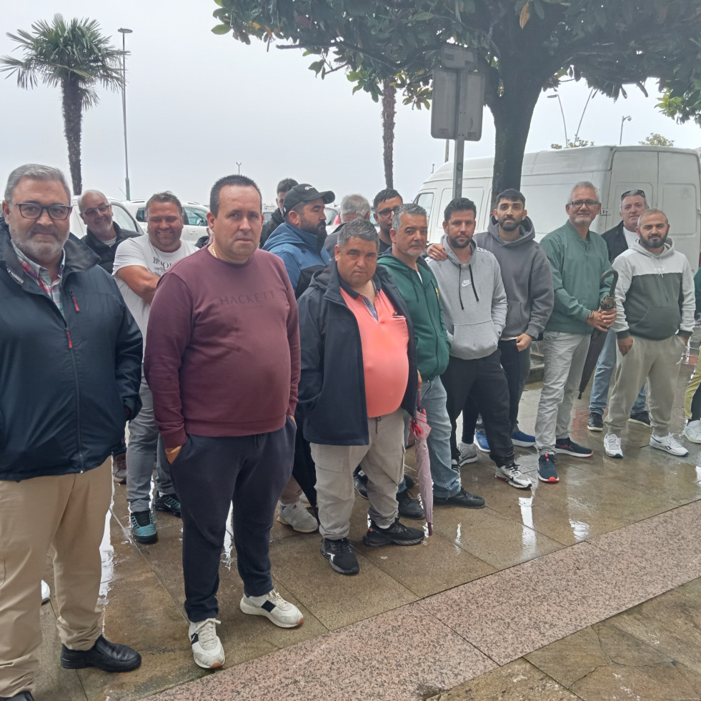 Los feriantes aseguran que sus atracciones no se instalarán en las fiestas de Ribeira si se mantiene el cambio de ubicación