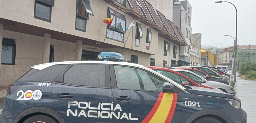 Queda libre, pero sigue investigado, el joven de Carreira detenido por cuatro robos que generaron gran alarma social en Ribeira