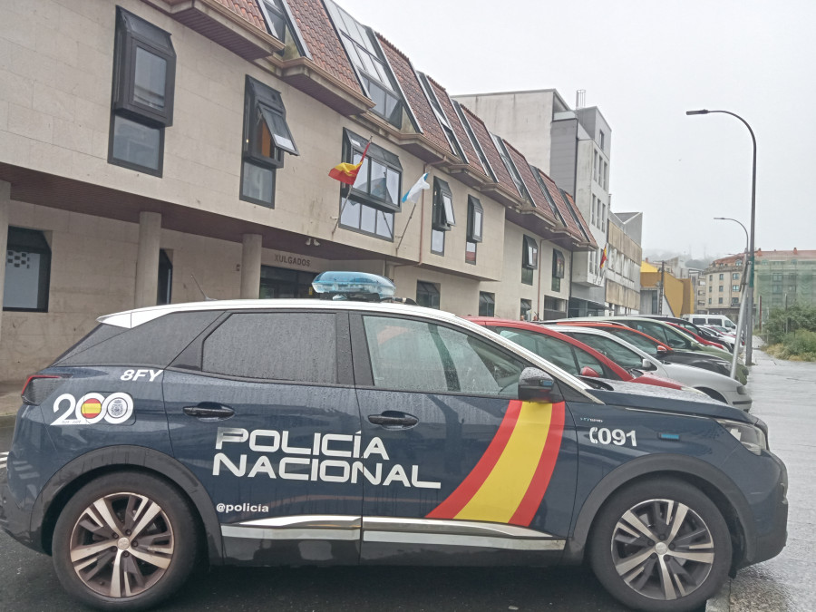 Queda libre, pero sigue investigado, el joven de Carreira detenido por cuatro robos que generaron gran alarma social en Ribeira