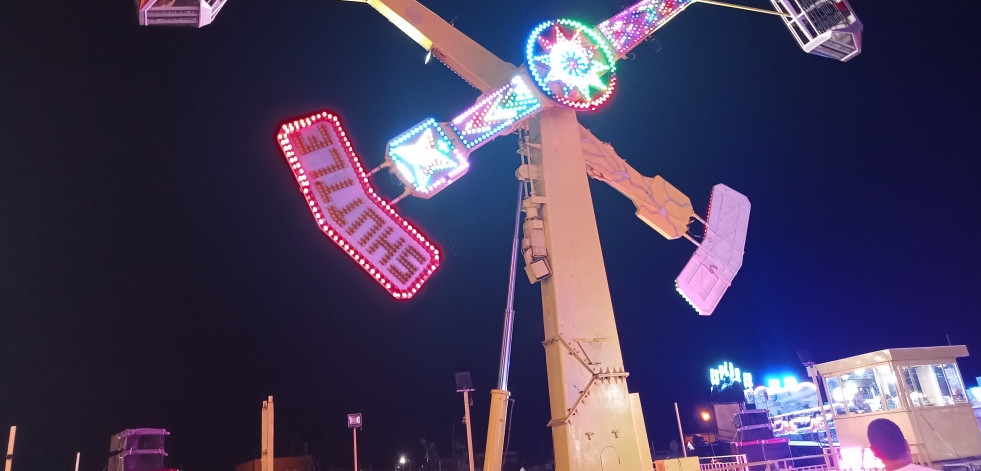 El Gobierno de Ribeira trabajará en la fórmula para que las atracciones de feria de las fiestas se instalen en el puerto