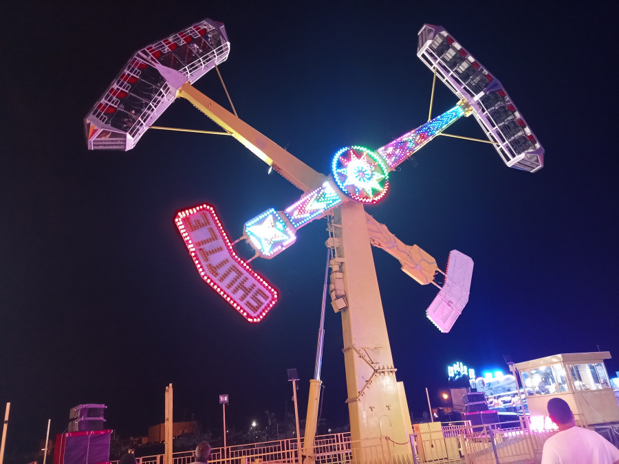 El Gobierno de Ribeira trabajará en la fórmula para que las atracciones de feria de las fiestas se instalen en el puerto