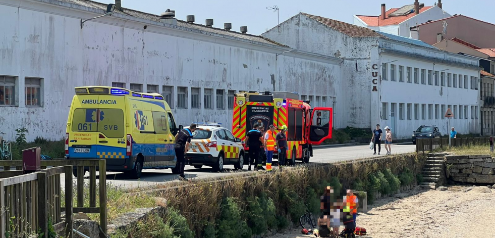 Un niño cae a la Praia do Castelete mientras circulaba en bici por un tramo sin guardarraíl