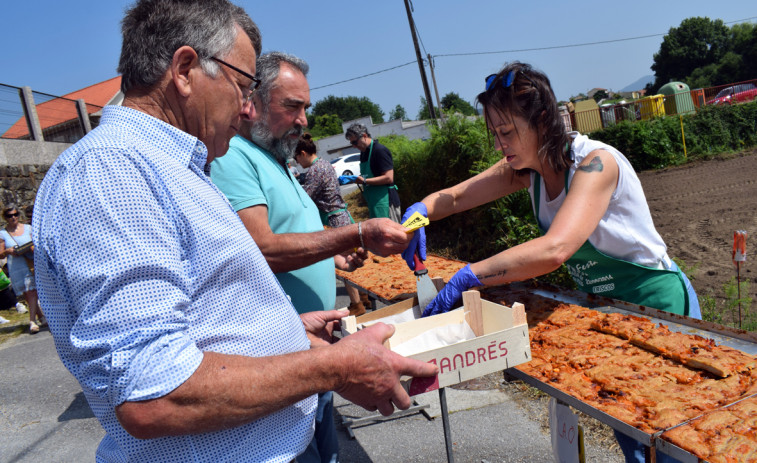 Valga rompe la dieta con más de 30 metros de empanada de millo