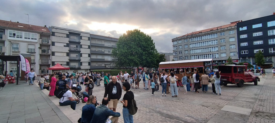 Más de 30 locales se unieron a la ‘Noite Aberta Boiro’ por el comercio local